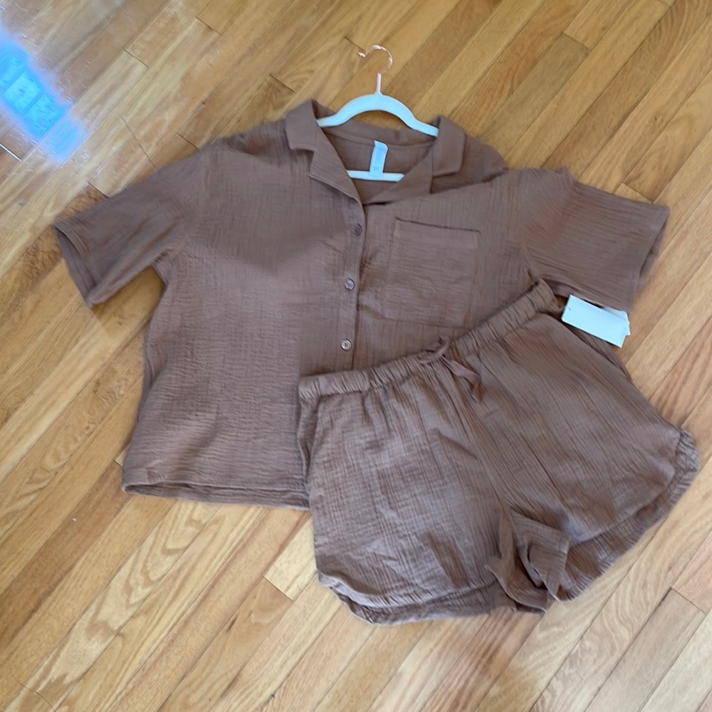 100% Cotton Gauze Short Sleeve
Notch Collar Top and shorts-Stars Above Brown L